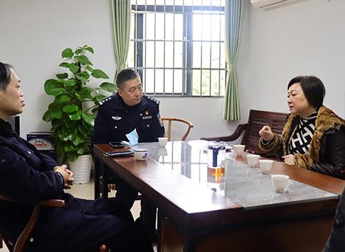 加强党建共建，亲昵警企关系